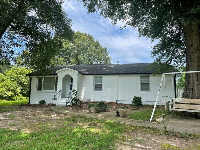 Foto del edificio - 2766 Bart Johnson Rd
