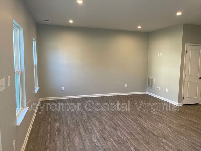 Building Photo - 130 Bicameral Ln