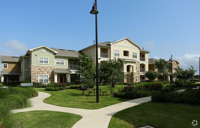 Building Photo - MAA Double Creek