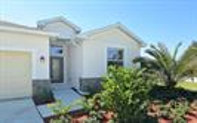 Foto del edificio - 4 bedroom, 3 bath, 2-car Garage