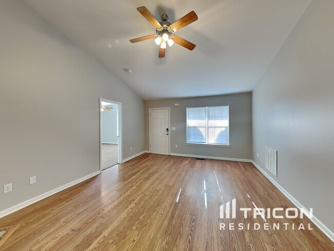 Foto del edificio - 118 Winding Cedar Dr
