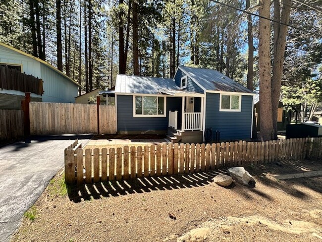 Building Photo - Newly Remodeled 2BR home available for a l...