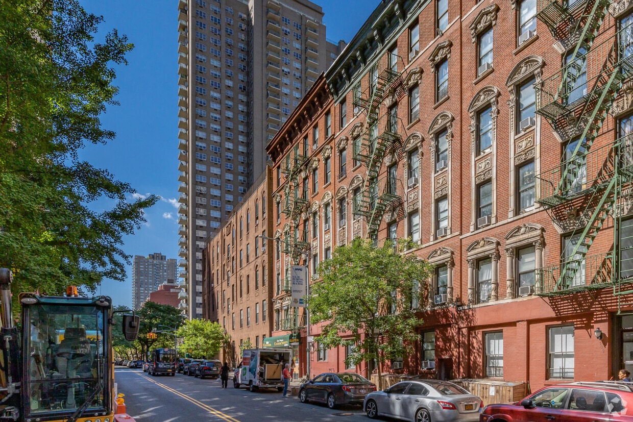 Building Photo - 503-505 E 73rd St