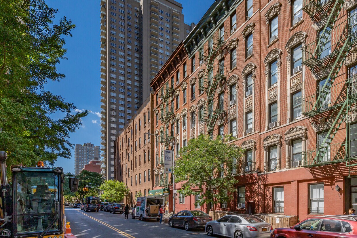 Foto del edificio - 503-505 E 73rd St