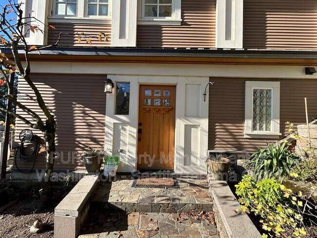 Building Photo - 604 W Kinnear Pl