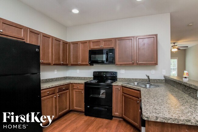 Foto del edificio - 10140 Benton Woods Dr