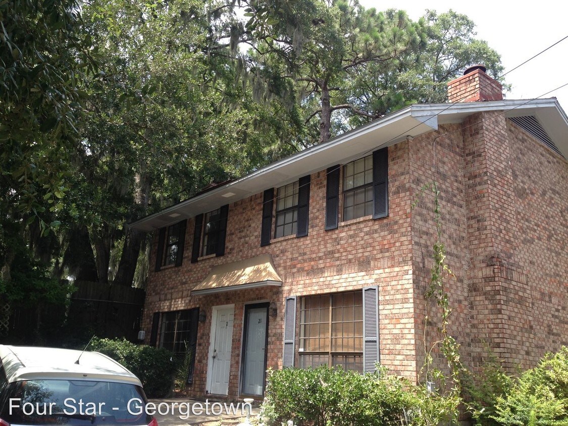 Primary Photo - 2220 E Victory Dr