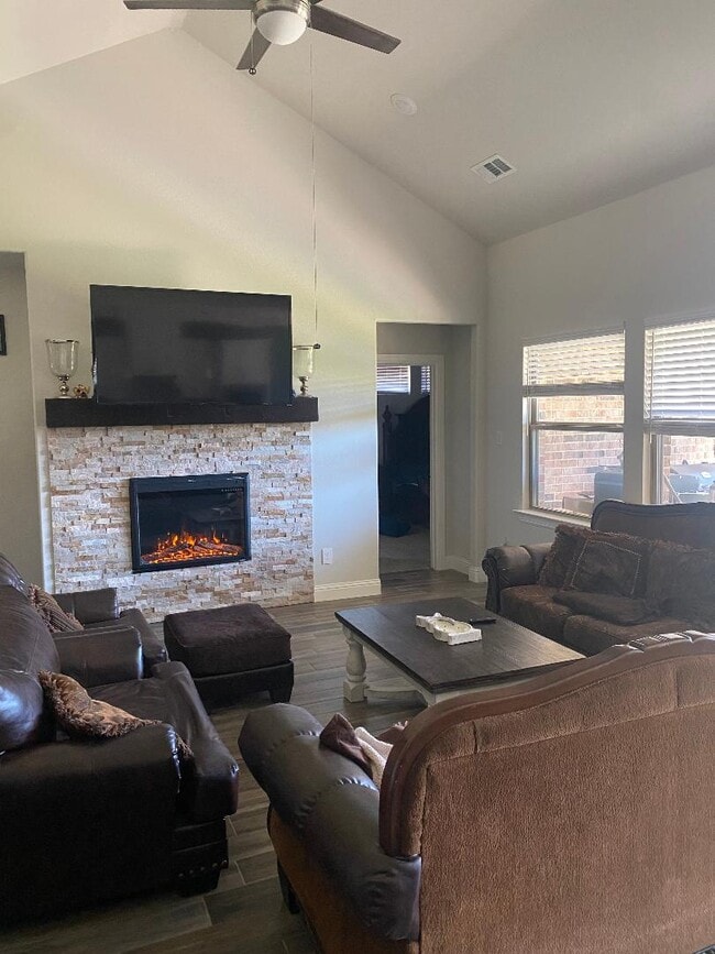 Building Photo - 120 Gardenia Dr