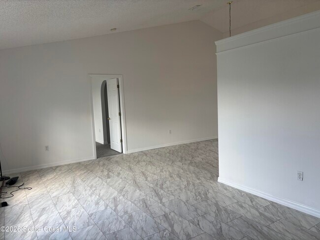 Building Photo - 443 Collings St SE