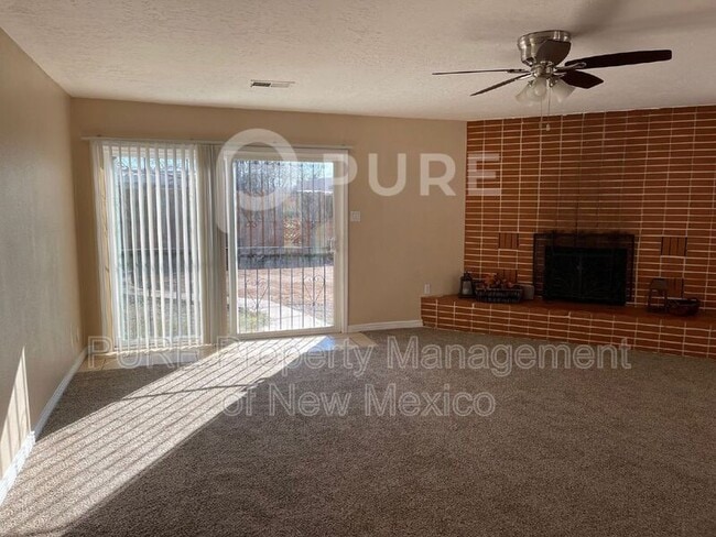 Foto del edificio - 5006 Headingly Ave NE