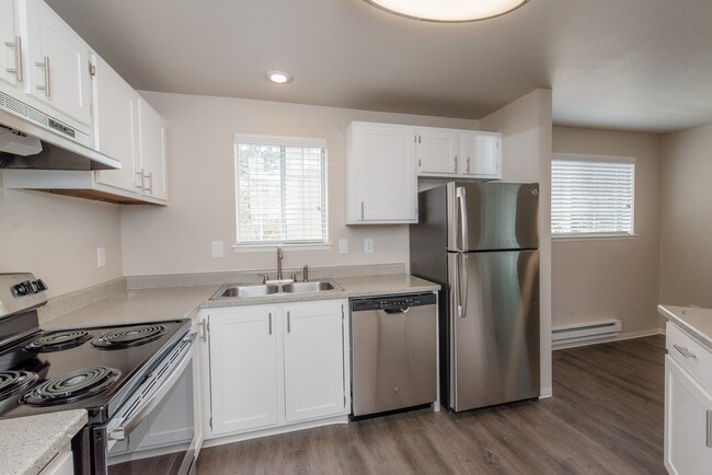 Electrodomésticos de acero inoxidable - Herrajes de níquel cepillado - Providence Landing