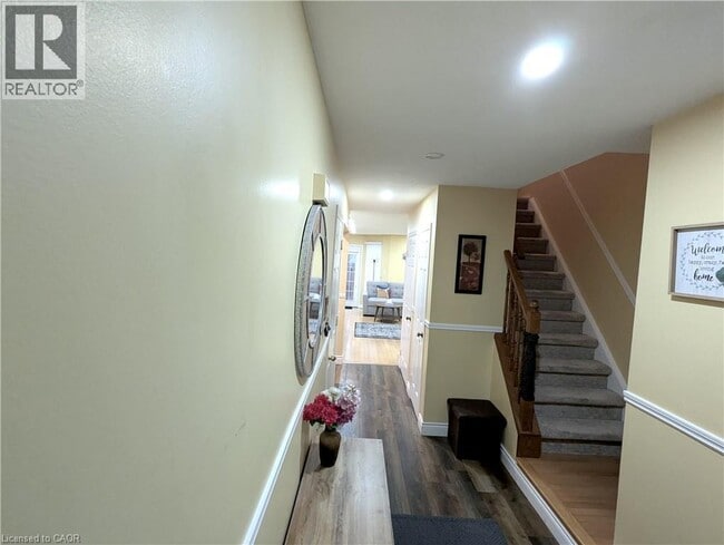 Building Photo - 1 Royalwood Ct