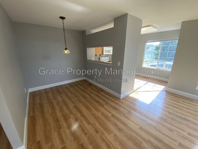 Building Photo - 930 Button Rock Dr