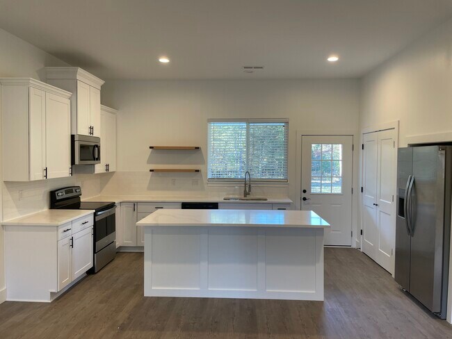 Foto del edificio - 3843 Maid Marion Ln