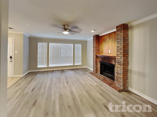 Foto del edificio - 2124 Glenn Ln