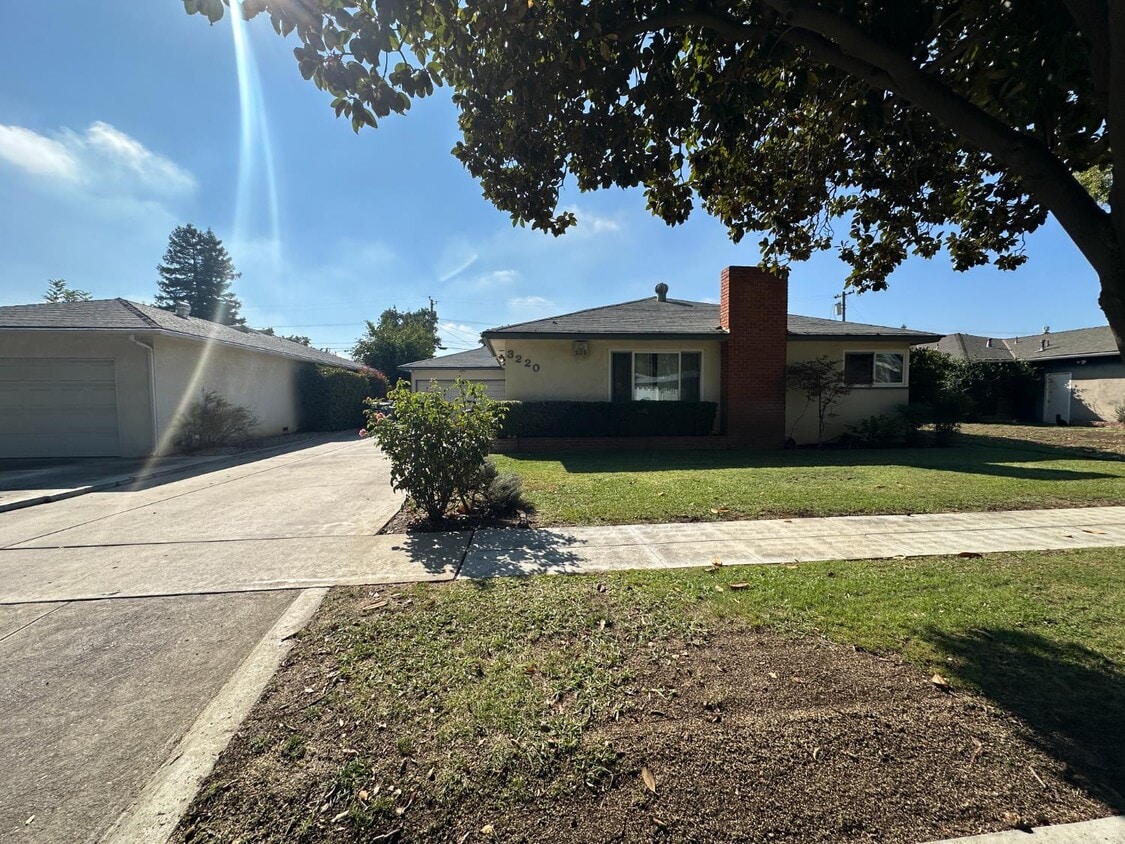 Foto principal - 3220 E Holland Ave