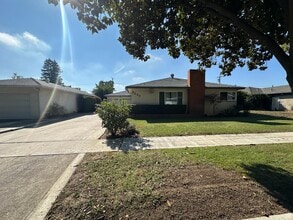 Building Photo - 3220 E Holland Ave