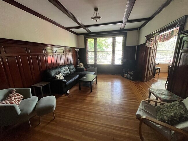 Foto del edificio - 1033 Beacon St
