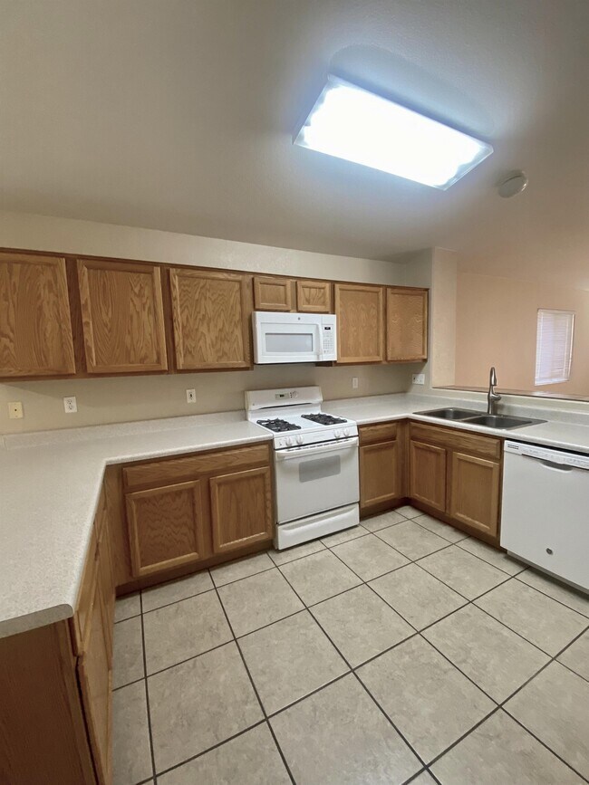 8161 E Sundew Dr, Tucson, AZ 85710 House Rental in Tucson, AZ