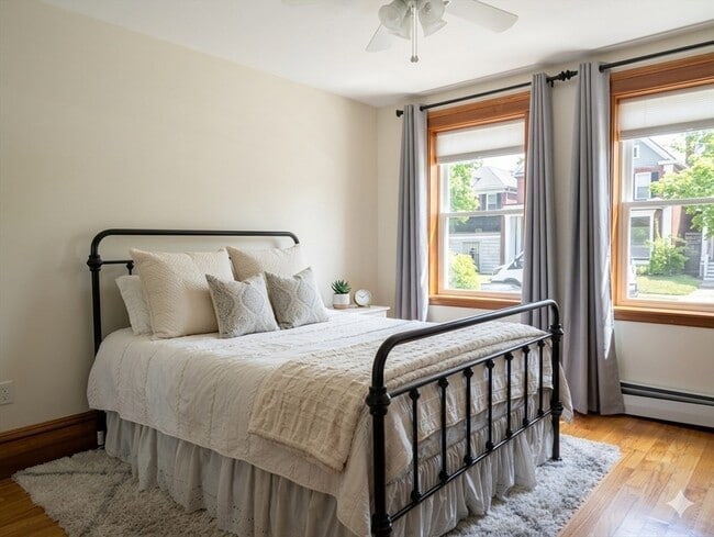 Building Photo - 536 E 7th St