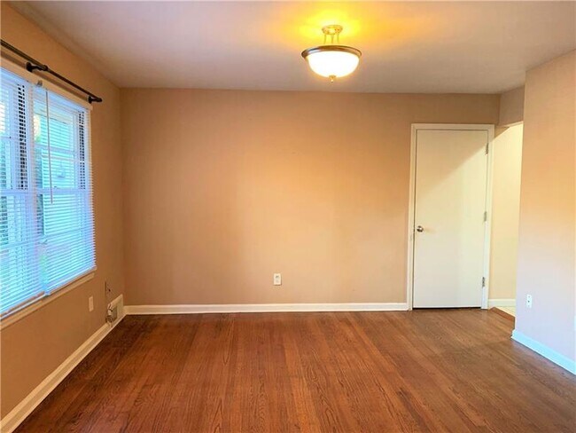 Foto del edificio - 317 W Wieuca Rd NE