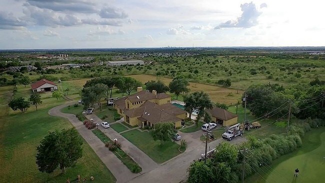 Foto del edificio - 9000 Decker Ln
