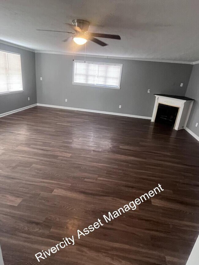 Building Photo - BEAUTIFUL HOME IN COVINGTON,TN!!! LOTS OF ...