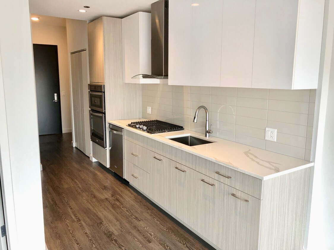 Primary Photo - 51 W Ontario St