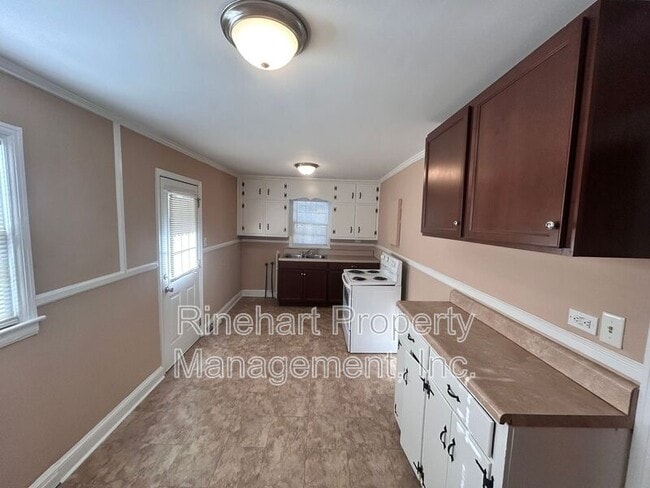 Building Photo - 1329 Eisenhower Rd