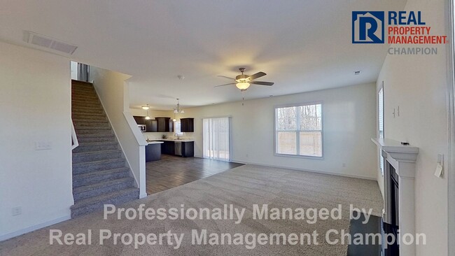 Foto del edificio - Spacious Home with Fenced Back Yard Convenient to Camp Lejeune