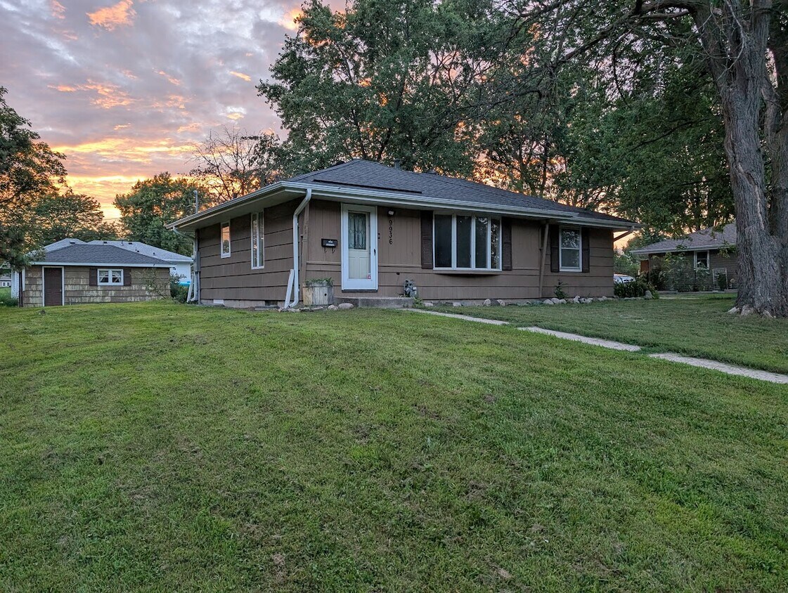 Foto principal - 9936 11th Ave S