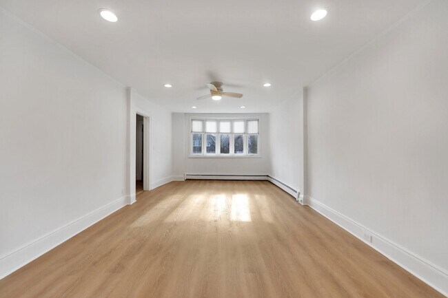 Building Photo - 131 Van Nostrand Ave