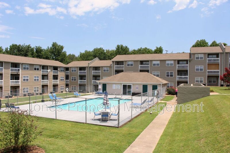 Foto principal - 303 Country Club Dr NE