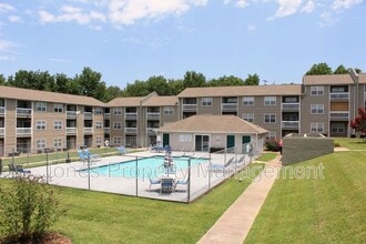 Building Photo - 303 Country Club Dr NE