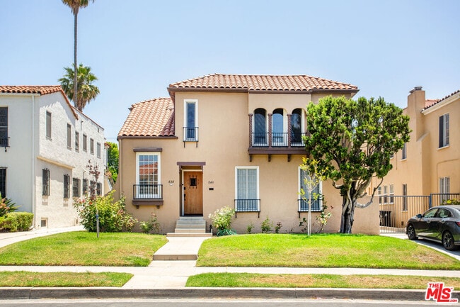 Building Photo - 840 S Curson Ave