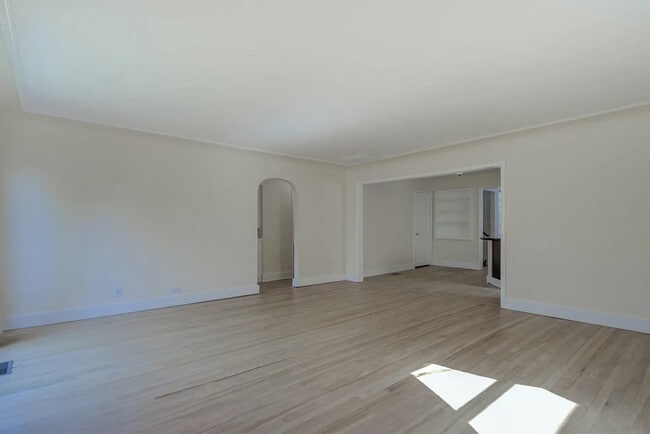 Building Photo - 1333 Chestnut St