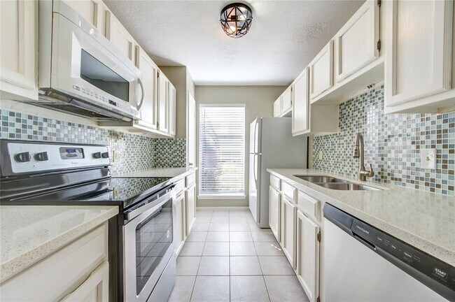 Foto del edificio - 2379 Briarwest Blvd