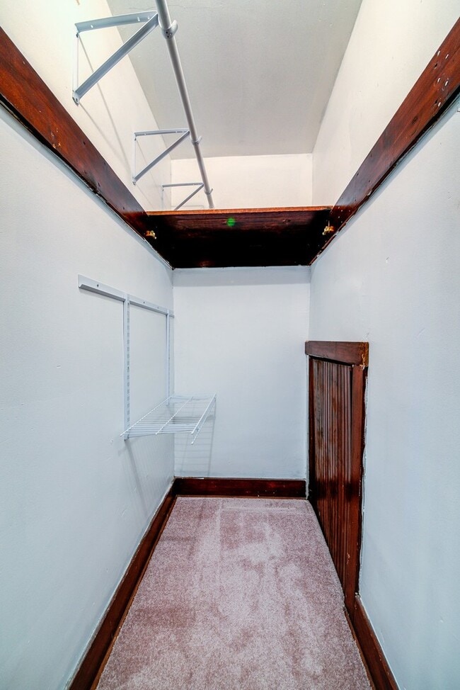 Building Photo - 1121 Bellaire Ave