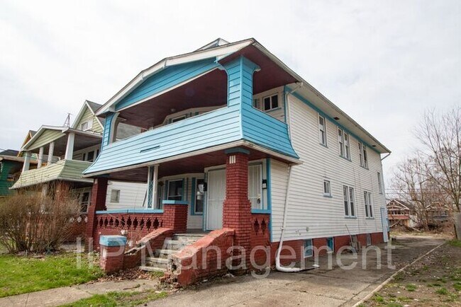 Building Photo - Charming and Refinished 2 Bedroom in Cleve...