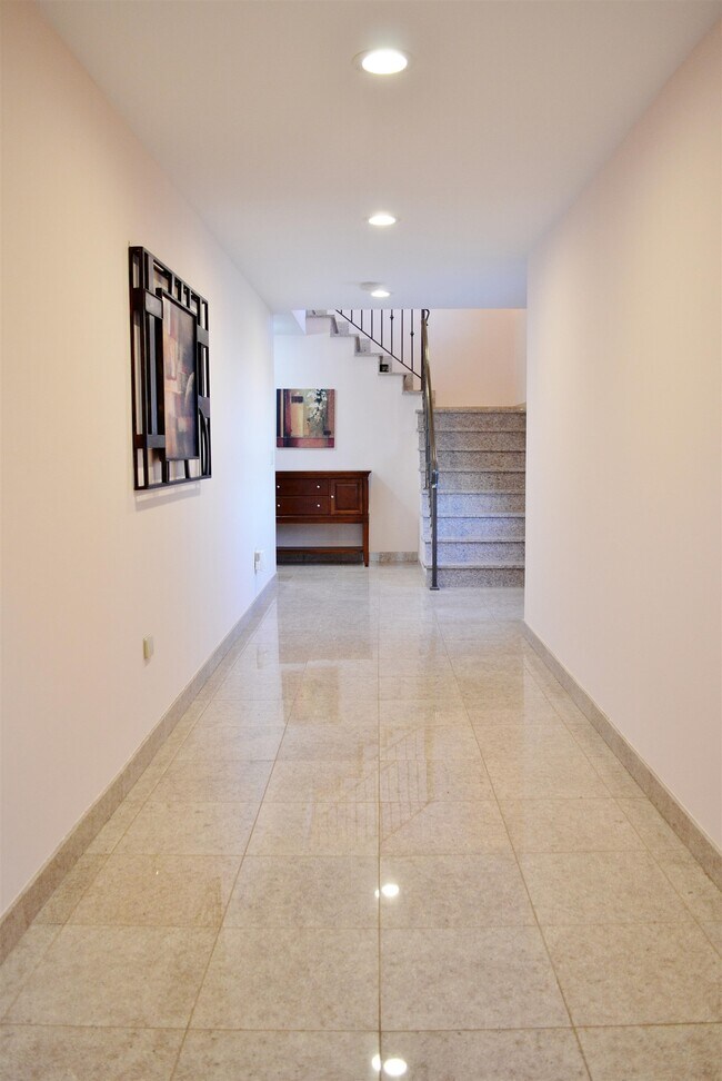 Foto del edificio - 198-200-200 W 52nd St