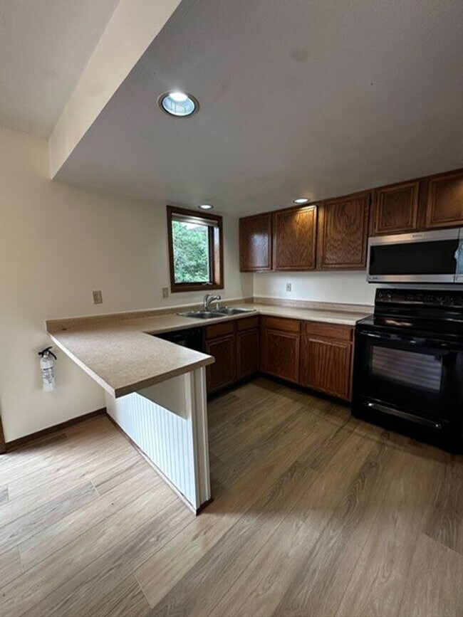 Foto del edificio - 3 bed/2 bath West Side Townhome