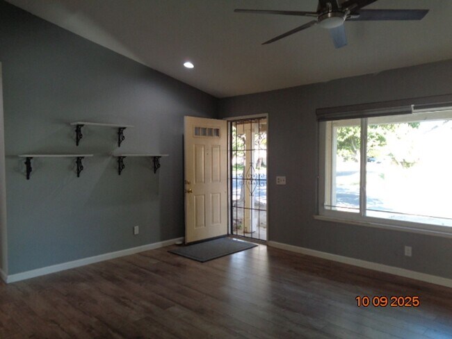 Building Photo - Modernized One Story Harris Home with Ingr...