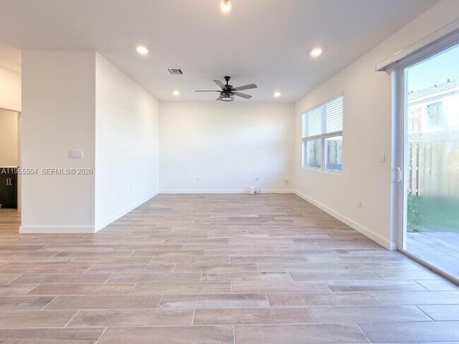 Foto del edificio - 184 NE 13th St