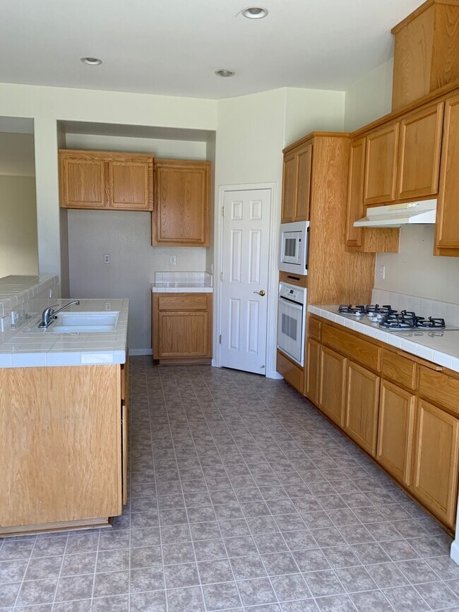 Foto del edificio - Spacious 3-bedroom 2 bathroom Home-Travis ...