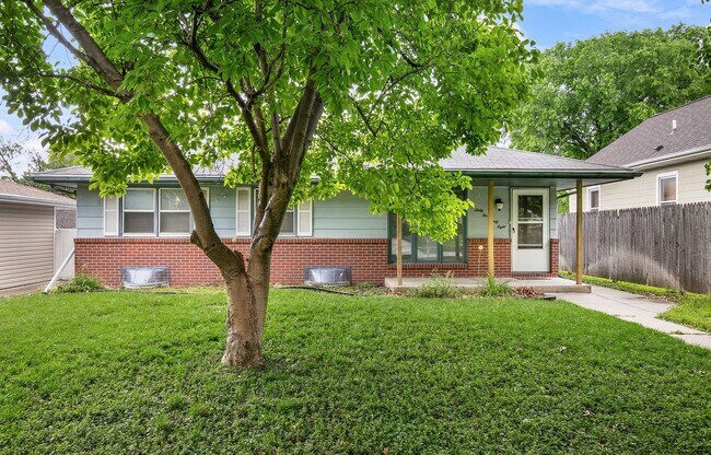 Building Photo - Nice Neighborhood Close to Schools With Fe...