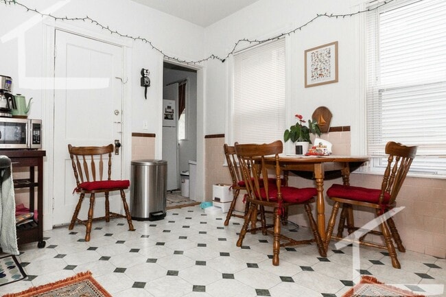 Foto del edificio - No Brokers Fee Unit in Brighton, Eat-in Kitchen Laundry on a Site