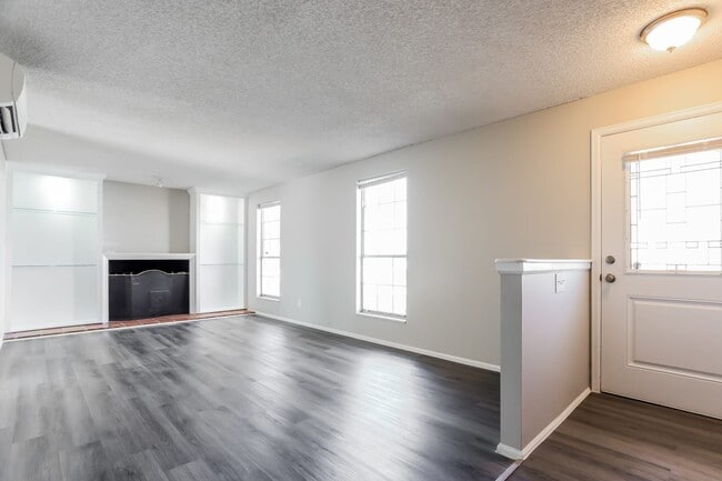 Building Photo - 16582 E Kansas Drive