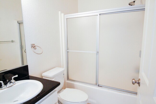 Foto del edificio - 15040 Moorpark St