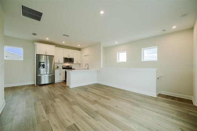 Foto del edificio - 7910 Lake Flores Ave