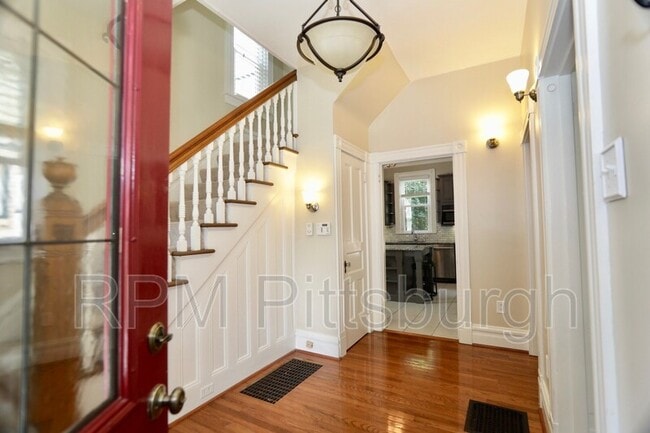 Building Photo - 132 S Euclid Ave